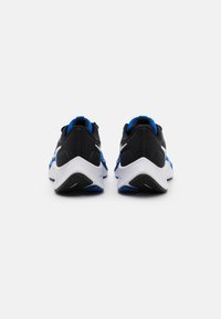 Nike Performance AIR ZOOM PEGASUS 38 GS UNISEX - Sapatos para corrida em estrada - game royal/white/black