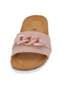 Sandale rose à semelle plate avec une large bande, ornée d'un détail en chaîne. Semelle intérieure texturée et semelle extérieure de type liège. Design décontracté, ouvert à l'avant.