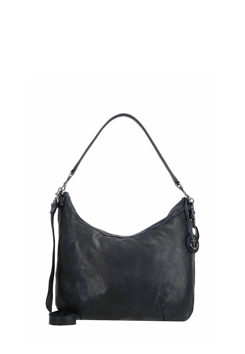 Borsa a spalla in pelle nera con design curvo, tracolla regolabile e dettagli in hardware argentato. Presenta un accento del logo appendibile.