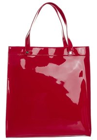 Röd patentläderhandväska med två axelband, som har en blank yta och minimalistisk design, lämplig för vardagsbruk.