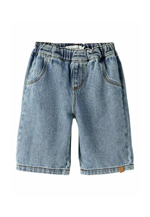 Lyseblå denimshorts med elastisk linning, forlommer og brun syning, designet til afslappet brug.