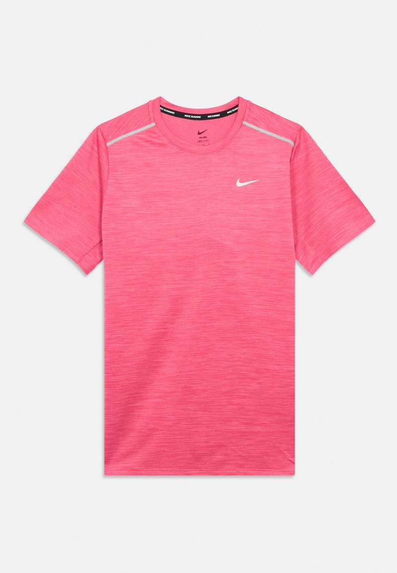 Rozā īsas piedurknes atlētiska t-krekls ar krēmveida faktūru, atstarojoši elementi uz pleciem un baltu Nike logotipu krūšu daļā.