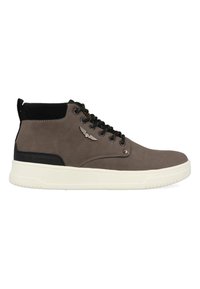 Grijze suède high-top schoenen met zwarte accenten, gestructureerde bovenkant en witte rubberen zool. Voorzien van logo-detail en zwarte veters.