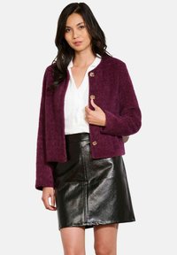SOFT SHORT WITH BUTTONS  - Kardigán - aubergine