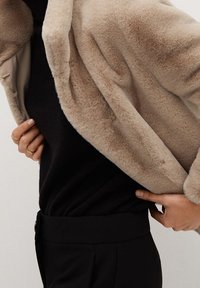 Mango Chaqueta de invierno - beige
