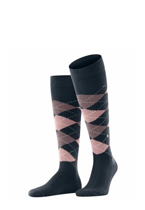 Chaussettes montantes avec une base gris foncé, un motif argyle rose et gris clair, et des accents blancs.