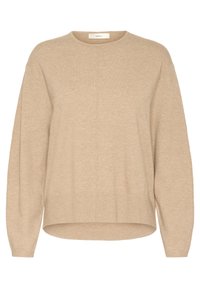 Maglione beige lavorato a maglia con scollo rotondo, maniche lunghe e una vestibilità rilassata. Presenta dettagli con cuciture verticali e un orlo leggermente curvo.