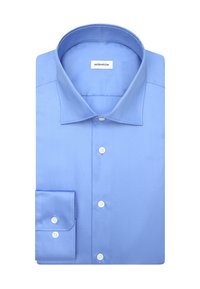 Camicia azzurro chiaro con bottoni, realizzata in tessuto morbido, con colletto aperto, bottoni bianchi e un polsino con bottone.