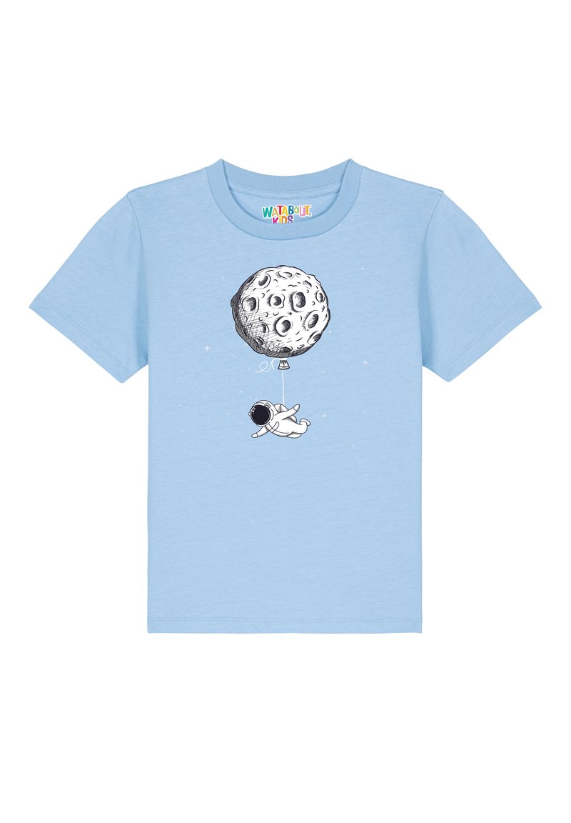 Lichtblauw T-shirt met korte mouwen, voorzien van een zwart-wit grafiek van een astronaut en de maan, met een gladde katoenstructuur.