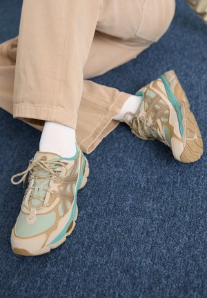 Baskets basses - khaki