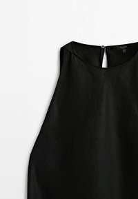 Schwarzes ärmelloses Oberteil mit strukturiertem Finish, rundem Ausschnitt und einem Schlüsselloch-Rücken. Einfaches, minimalistisches Design.