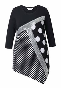 Černá tunika s kombinací velkých a malých bílých puntíků, stříbrnými akcenty a diagonálním designem s různými vzory.