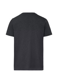 T-shirt gris foncé à manches courtes avec un design bicolore, présentant un panneau supérieur du dos plus clair et un panneau inférieur du dos légèrement plus foncé.