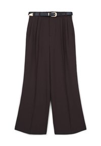 Pantalons marron à jambes larges avec des plis, dotés d'une ceinture noire avec une boucle dorée. Tissu lisse et design longueur cheville.