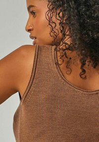 YOU LOOK PERFECT BLOSSOM - MERINO WOOL KNIITED TOP - Top - cognac