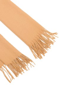 Sciarpa beige con una texture morbida, caratterizzata da bordi frangiati e un design semplice e dritto. Adatta a diverse opzioni di abbigliamento.