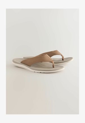 Bruine flip-flop sandalen met gestructureerde stoffen banden, een gewatteerde grijze voetbed en een witte rubberen zool met een patroon in de loop.