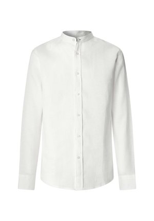 Camisa blanca de hombre de manga larga con cuello mao y cierre frontal de botones, diseño liso, corte entallado, sin patrones ni logotipos.