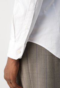 Esprit Chemise classique - white