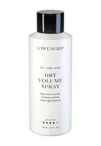 Hvid cylindrisk flaske med en sort kapsel. Teksten angiver "Dry Volume Spray," 200 ml. Minimalistisk design med sort typografi.