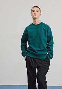 Carhartt WIP CHASE - Felpa - chervil/gold