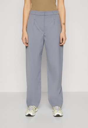 Light gray tailored trousers with a straight fit, made of smooth fabric, featuring side pockets and subtle crease details along the front.