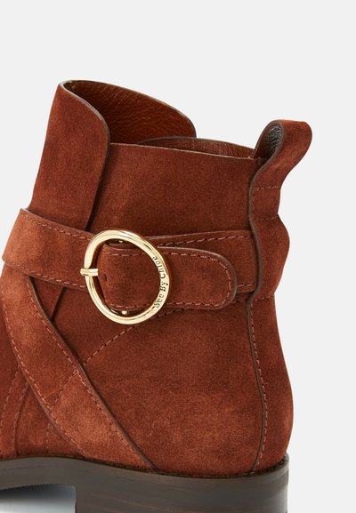 See by Chloé LYNA - Botins - cognac