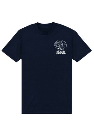 T-shirt en coton bleu marine à manches courtes. Présente un motif graphique blanc d'un dragon sur le côté gauche de la poitrine. Encolure ronde classique.