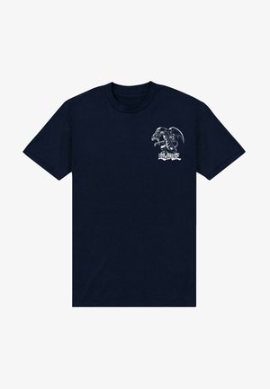 T-shirt en coton bleu marine à manches courtes. Présente un motif graphique blanc d'un dragon sur le côté gauche de la poitrine. Encolure ronde classique.
