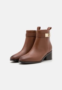 Tommy Hilfiger Tronchetti - brown