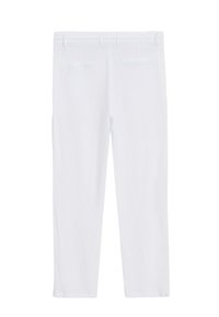 Pantalon blanc avec une coupe droite, en tissu lisse, doté de deux poches arrière et d'une taille ajustée. Aucune motif ou accent visible.