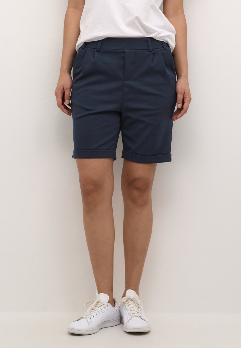 Kaffe - BERMUDA  - Shortsit - midnight marine, Suurenna