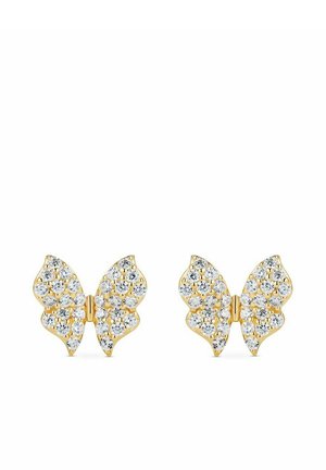 Guld øreringe formet som sommerfugle, prydet med flere klare ædelsten, og med en struktureret overflade og detaljerede kanter.