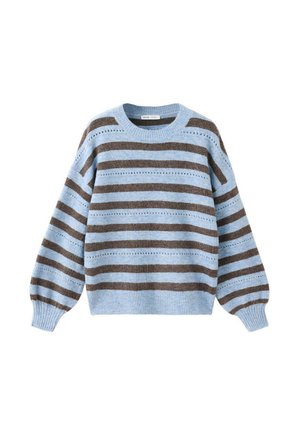 Pull en tricot bleu clair avec des rayures horizontales marron foncé, col rond et longues manches bouffantes avec poignets et ourlet côtelés.