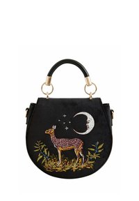 Schwarze Handtasche mit goldenen Henkelringen, verziert mit gestickten braunen Rehen, grünen Blättern, Sternen und einem Halbmond mit Gesicht.