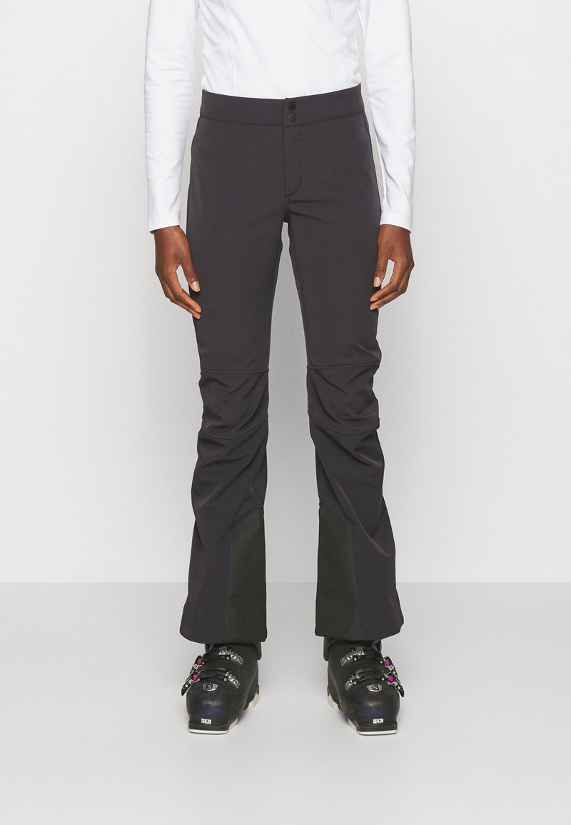 Zwarte broek met een aansluitend ontwerp, gemaakt van duurzaam materiaal, met een gladde textuur, twee knopen bij de taille en contrasterende zwarte panelen bij de enkels.