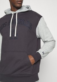 New Era LOS ANGELES DODGERS TEAM PATCH - Jersey con capucha - dark blue