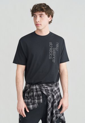 REFLECTIVE - Nyomott mintás póló - black