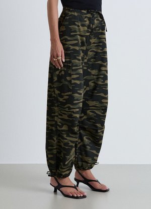 Calliope, PANTALONE LUNGO FANTASIA - Stoffhose - var verde kaki