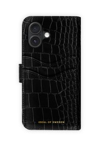 Custodia per telefono in pelle nera con motivo coccodrillo, superficie strutturata, scomparto laterale per carte e logo dorato sul fondo. Si chiude saldamente con una patta.