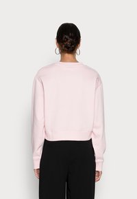 Guess GUESS LOGO CROP - Camisola - ballet pink