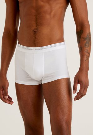 Boxer in cotone bianco con una morbida cintura elastica che presenta il logo "UNITED COLORS OF BENETTON". Texture liscia e design aderente.