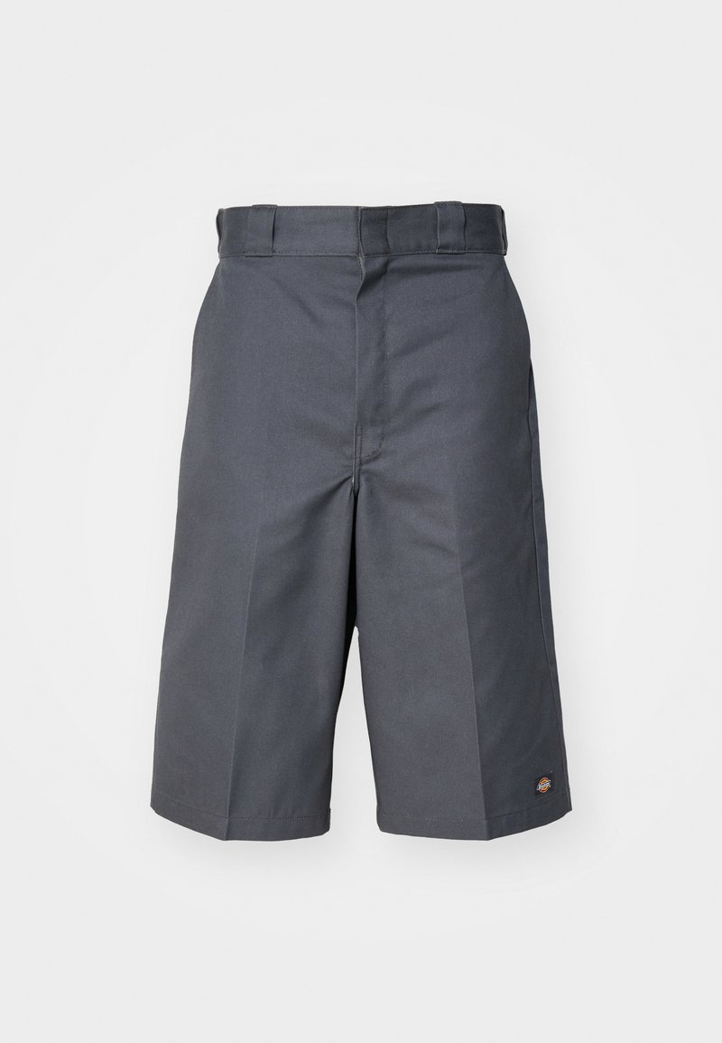 Pantaloni corti grigi realizzati in tessuto resistente, con una vestibilità dritta, due tasche laterali e un piccolo logo sulla tasca posteriore.