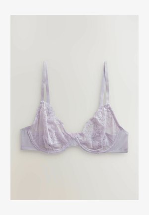 Világos levendula csipkebrá, állítható pántokkal, virágmintával, hullámos szegéllyel és sima selyem szalaggal, félig áttetsző anyagból.