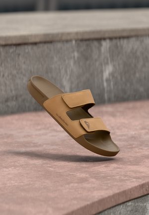 RIVI DOUBLE ADJUST - Mules - sand