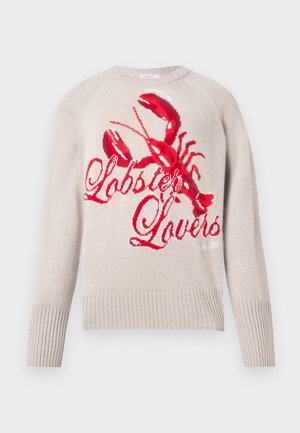 Lichtbeige gebreide trui met een grote rode kreeftafbeelding en de tekst "Lobster Lovers" in gestileerde rode letters op de voorkant.