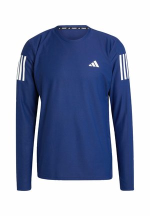 Marineblauwe hardloopshirt met lange mouwen, gemaakt van gestructureerde stof, met witte strepen op de schouders en een klein wit logo op de borst.