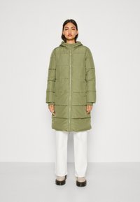 Pieces - PCBEE NEW LONG PUFFER BC - Wintermantel - deep lichen green Thumbnail-Bild 1