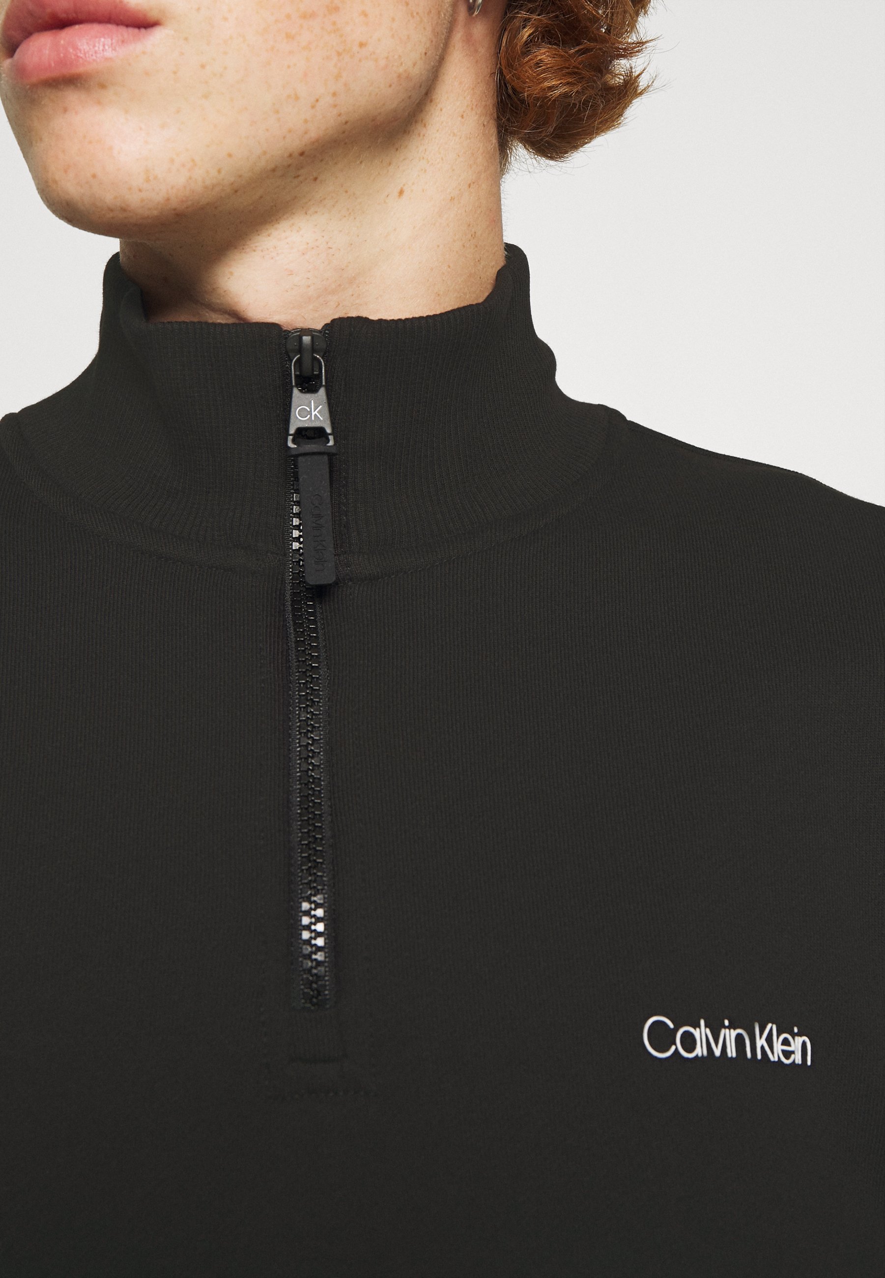 Calvin Klein SMALL CHEST LOGO QUARTER 