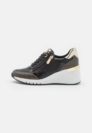 Trainers - black